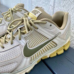 Nike Air Zoom Vomero 5 Sneakers Size 8.5